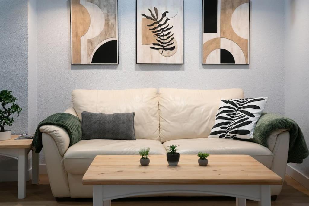Apartamentos Alfaqueque B เซบีญา ภายนอก รูปภาพ